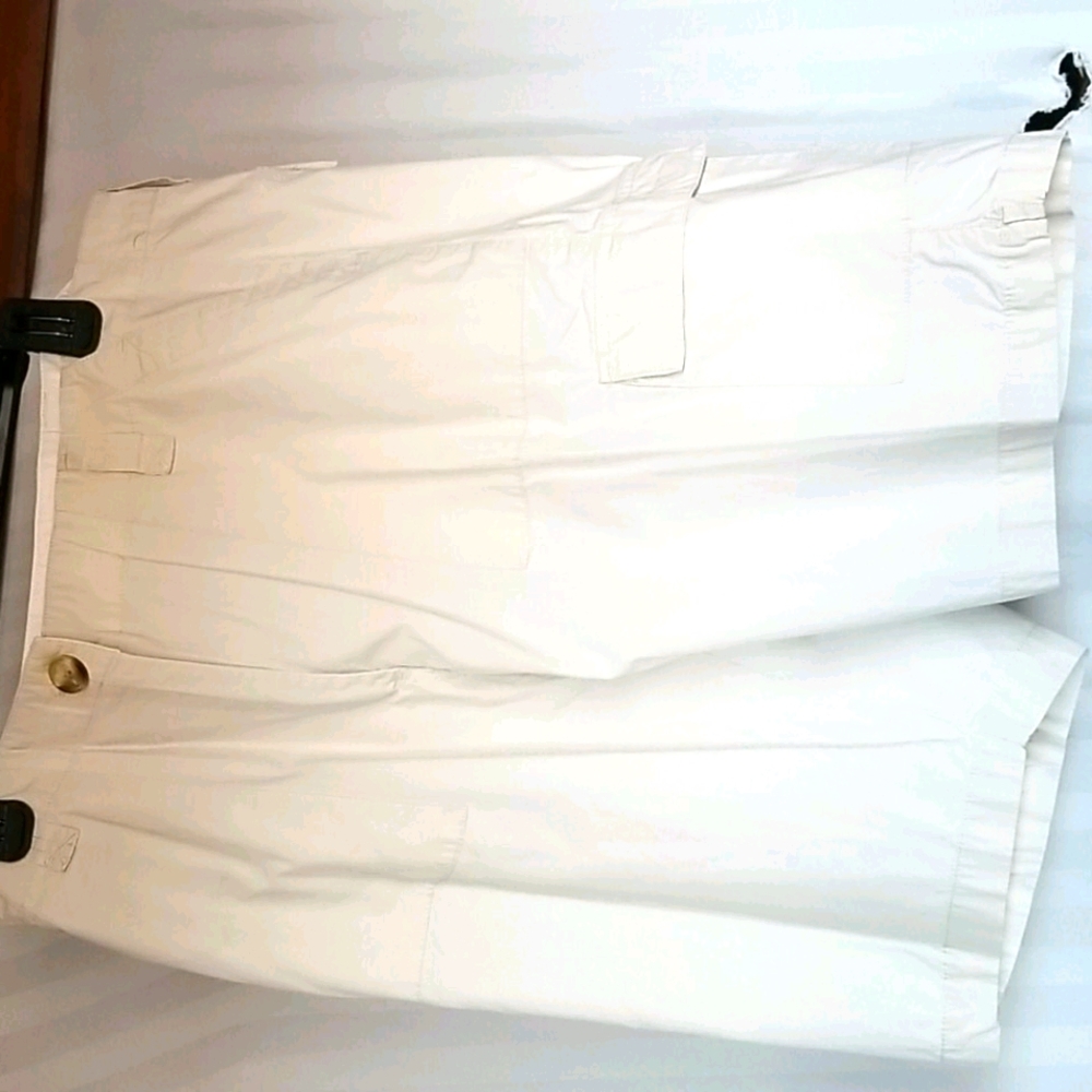 Van Heusen beige shorts size 16